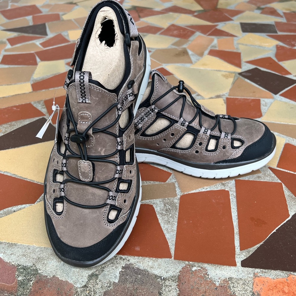 Mens Allrounder Sports Shoe/ Sandal. Size 8.5
